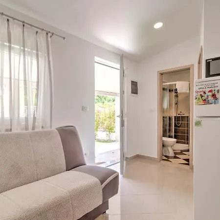 Cosy In Near Pula Centre *