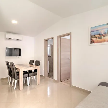 Cosy In Near Pula Centre *