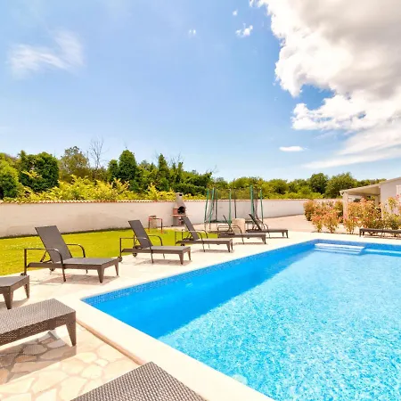 Cosy In Near Pula Centre Holiday home Banjole