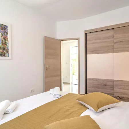 Cosy In Near Pula Centre *